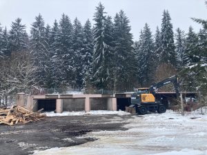 Der Anbau der alten GĂ€rtnerei mit Bagger