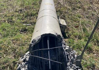 Antenne liegt am Boden.