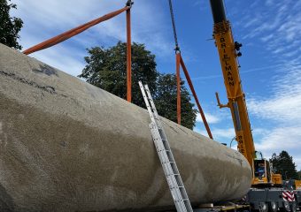 Tank wird auf LKW verladen