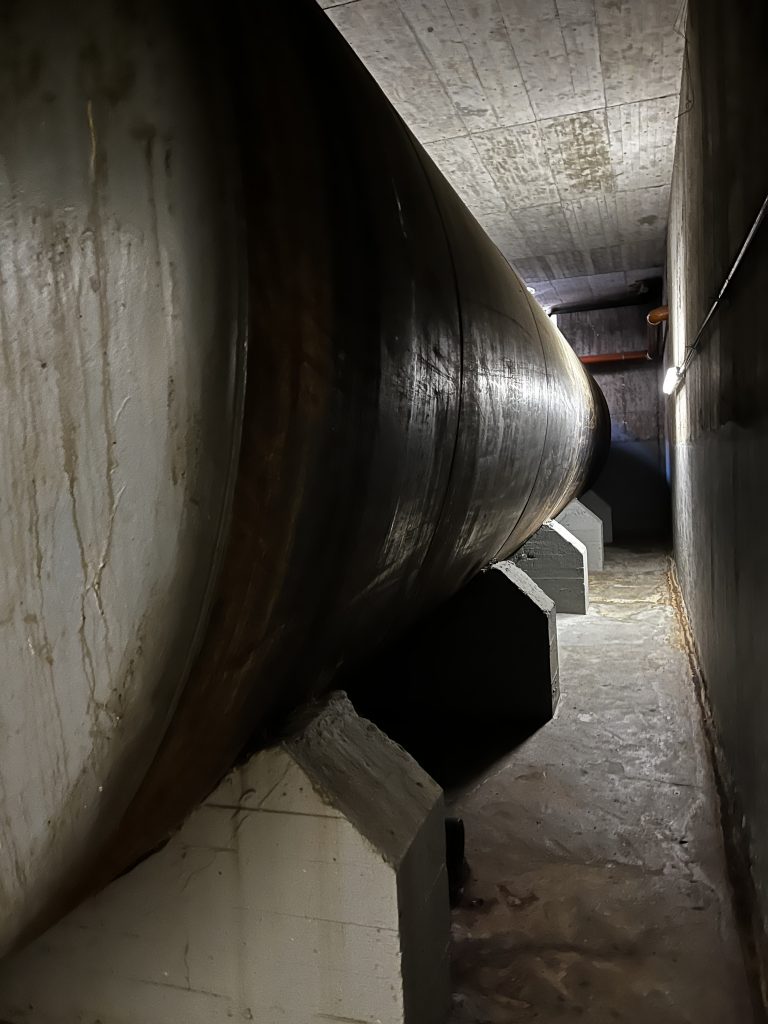 großer Öltank im Keller